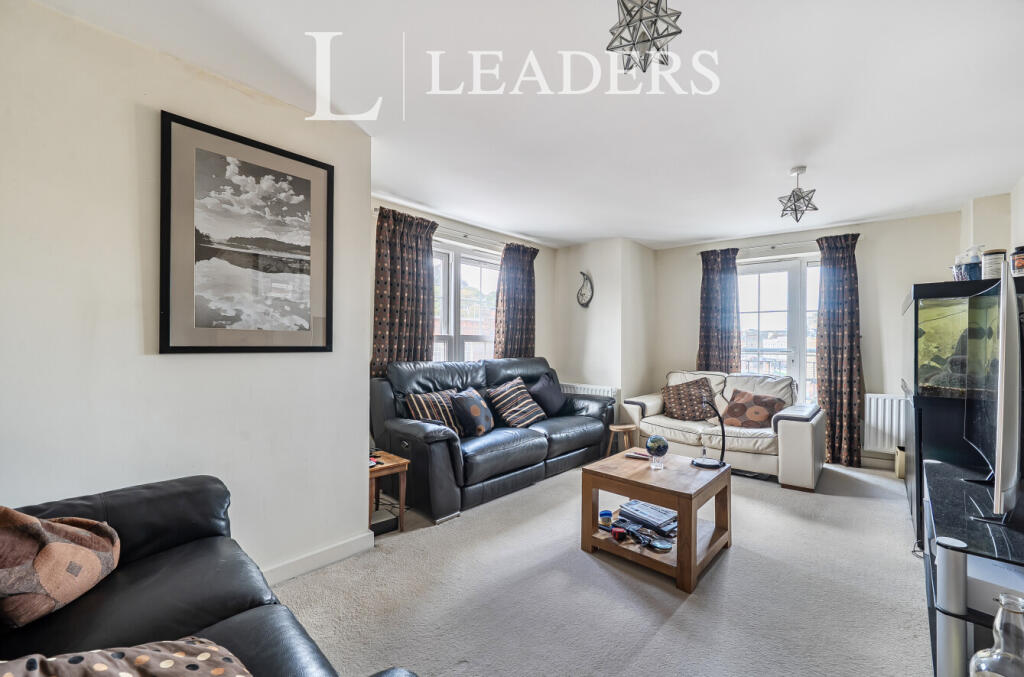 Apartment in Tonbridge and Malling, Kent - View 2