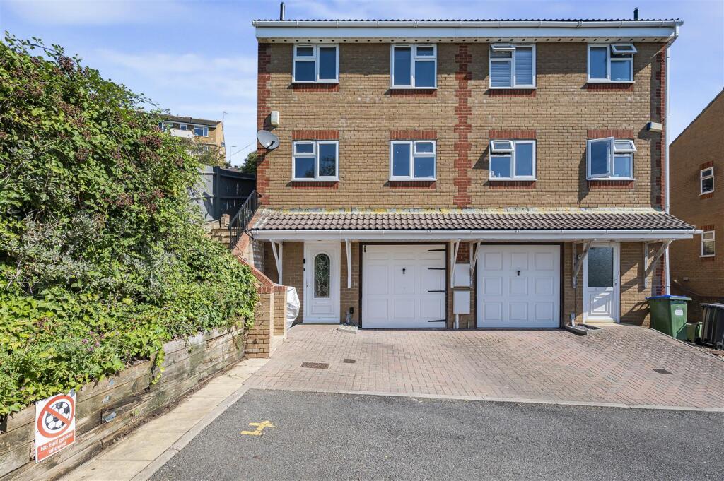 Badgers Close, Newhaven photo 2