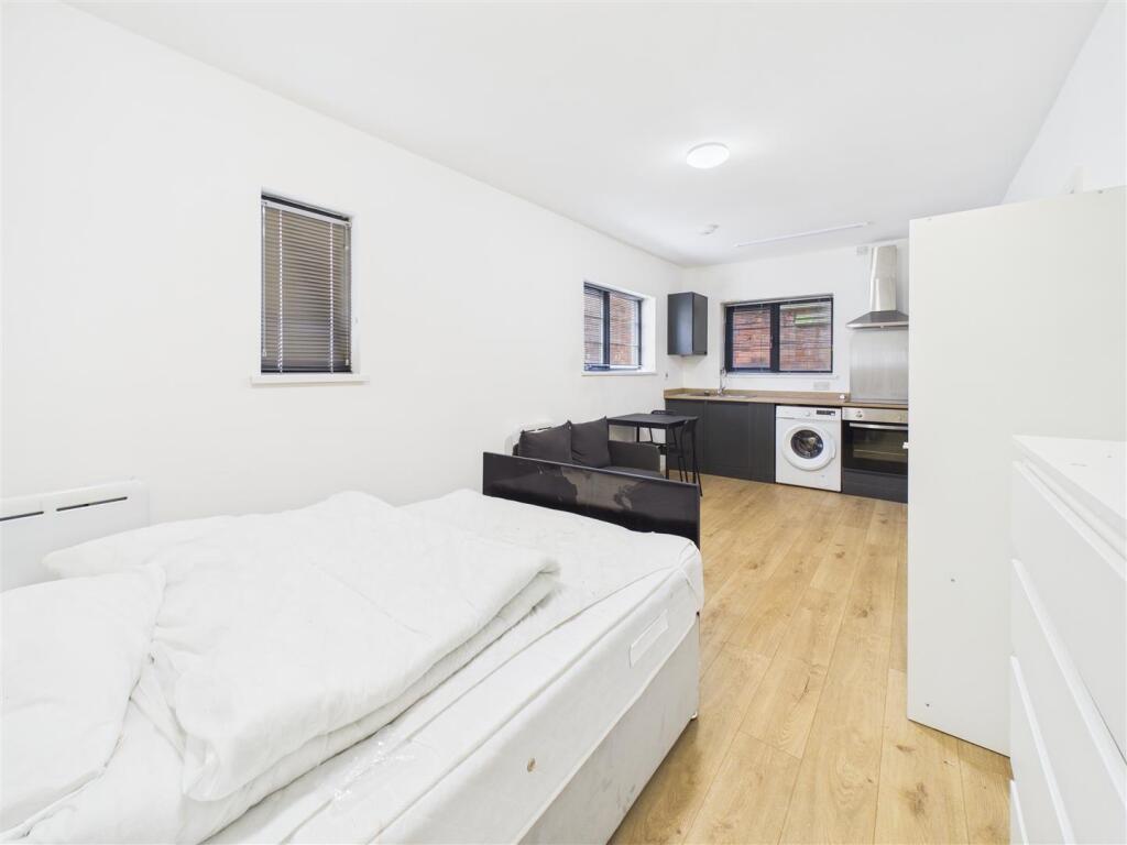 Studio flat for rent