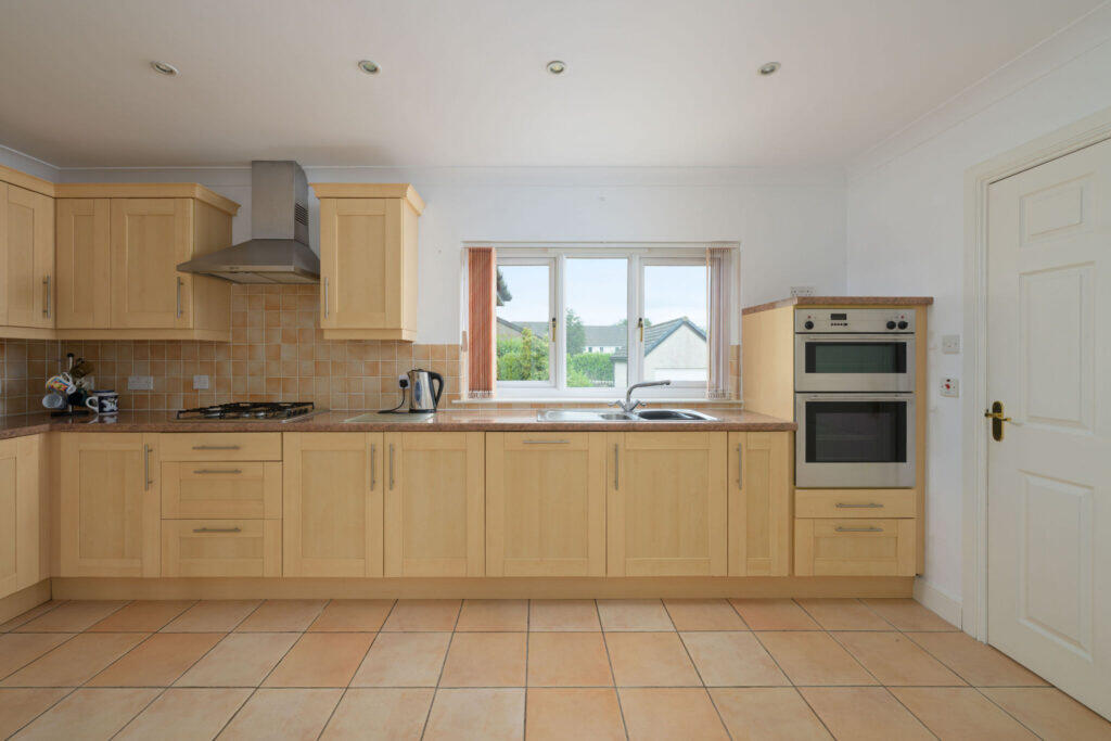 House in Perth - View 5
