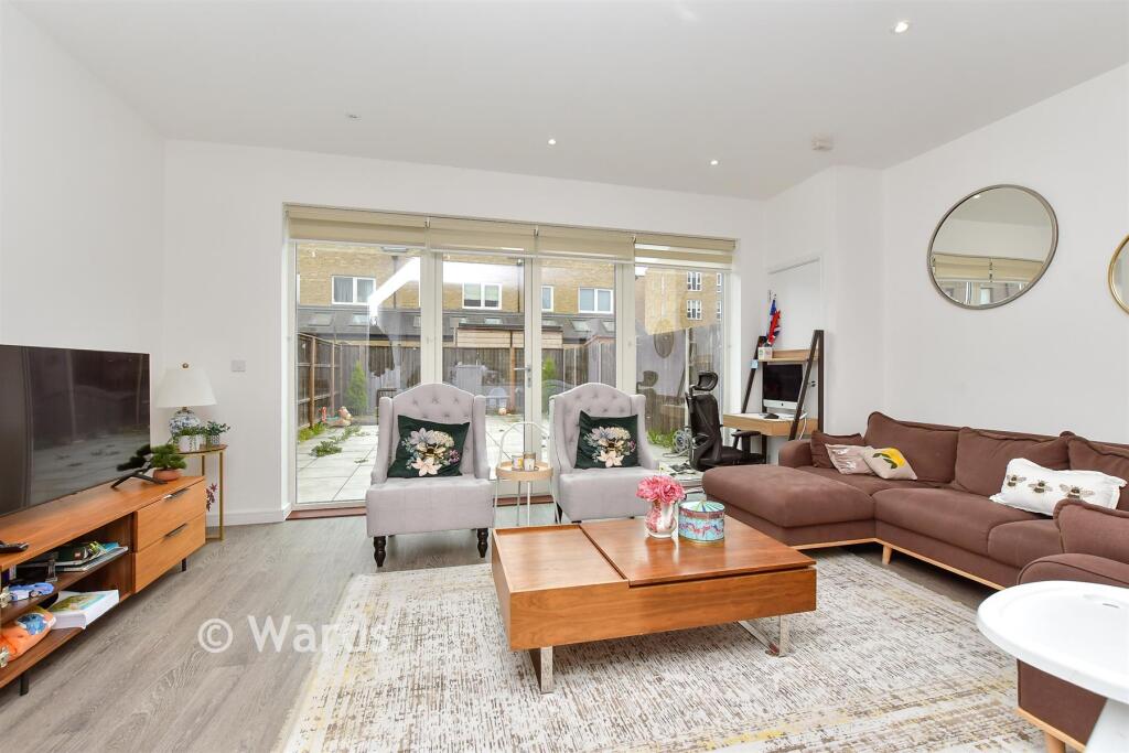 Thalia Way, Rochester, Kent photo 4