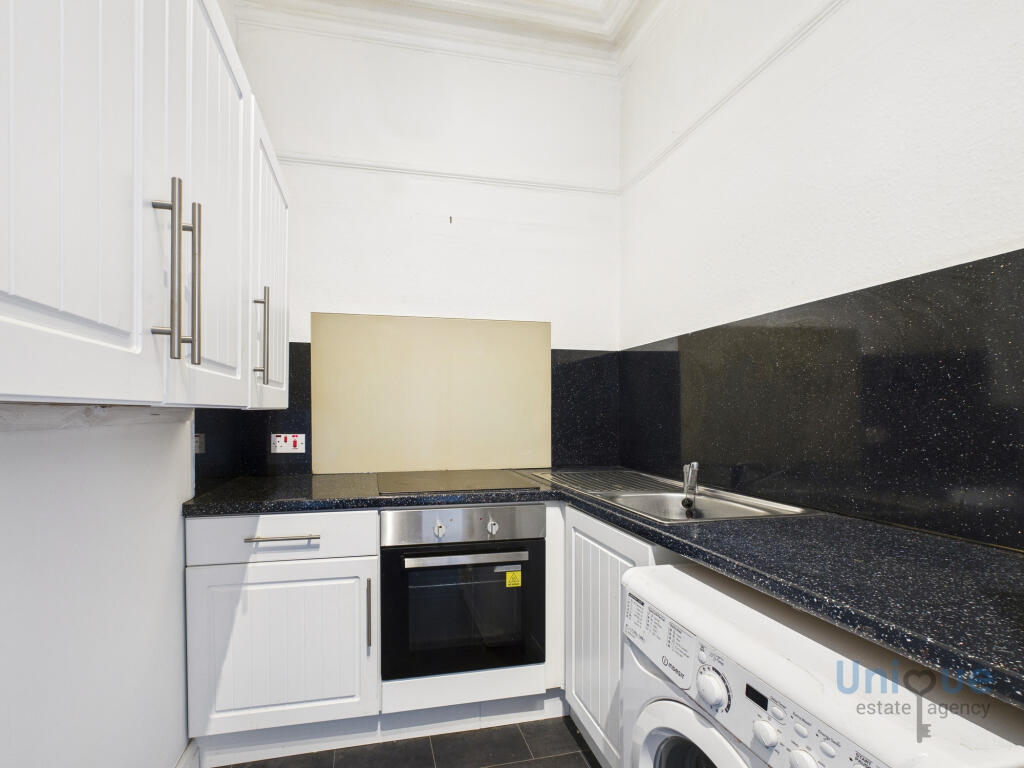 St. Andrews Road South,  Lytham St. Annes, FY8 photo 3
