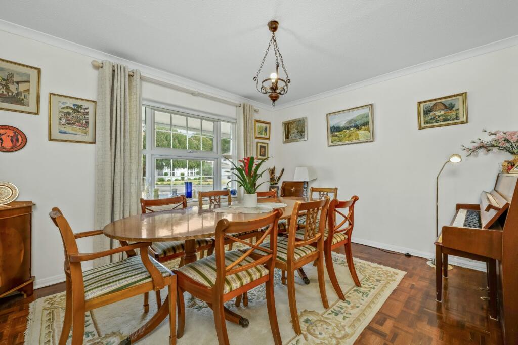 House in Kingston upon Thames - More