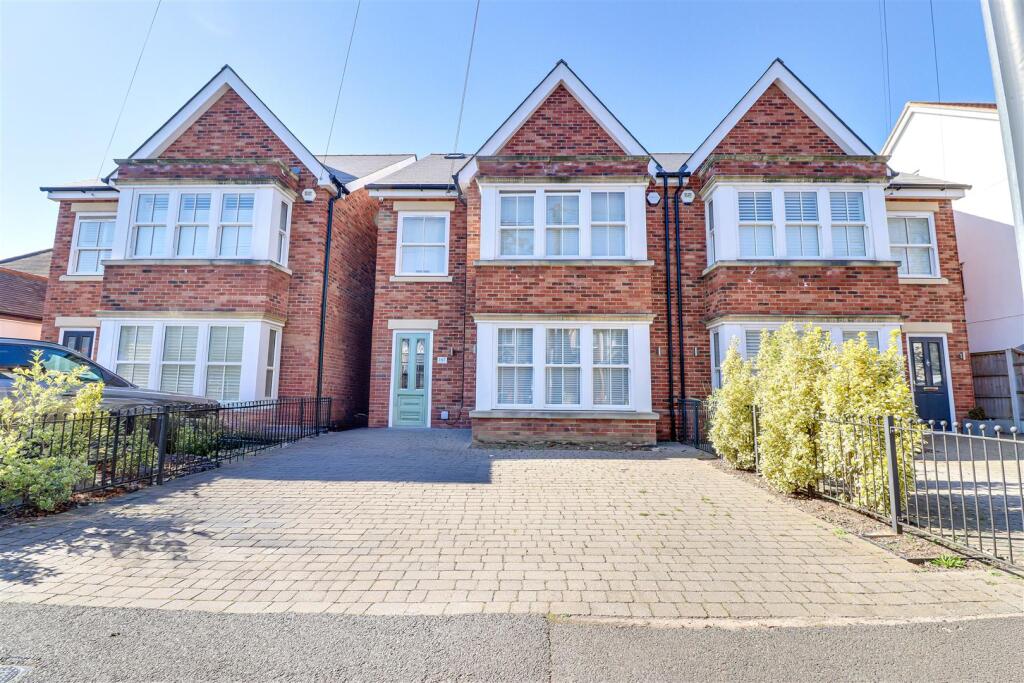 Main image of property: Kingswood Chase, Leigh-on-Sea