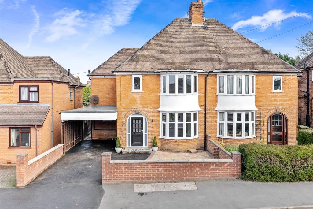 4-bed semi-detached on Elm Road, Evesham, £375,000