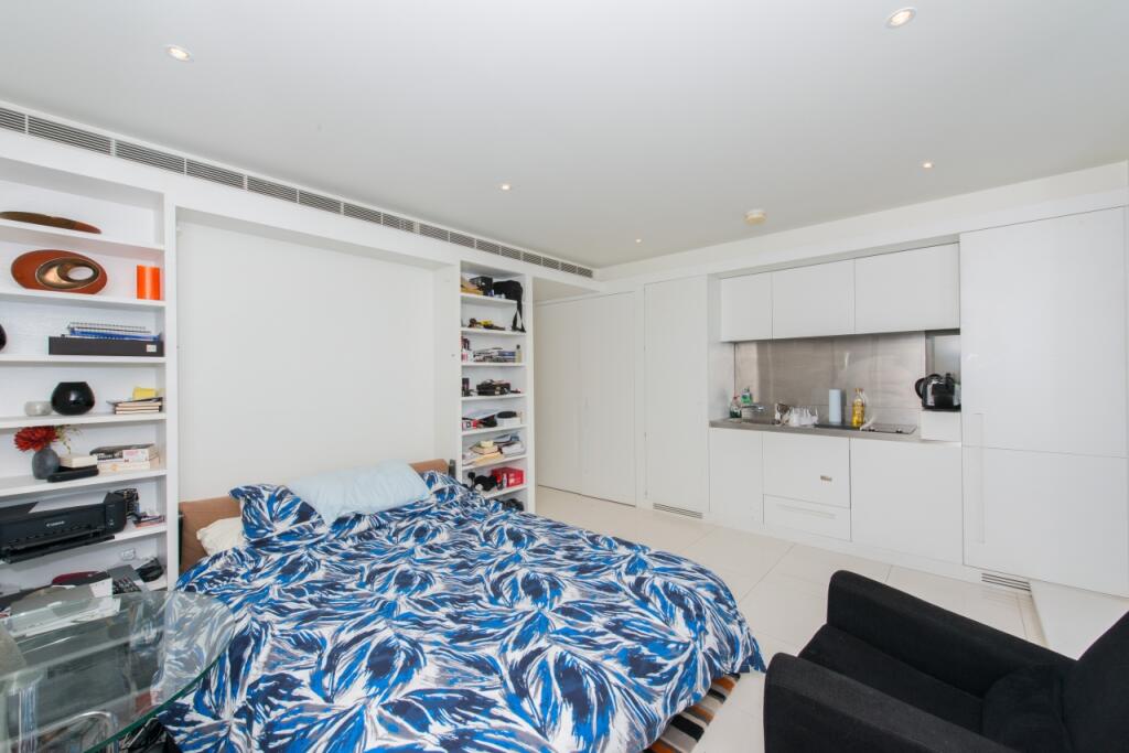 Studio flat for rent