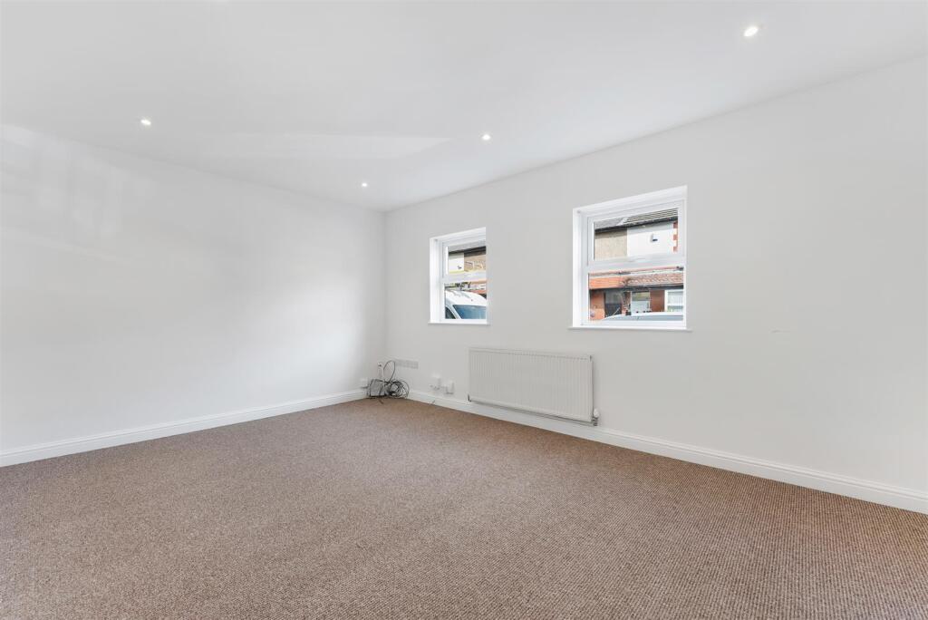 House in Wigan, Ashton-in-Makerfield - More
