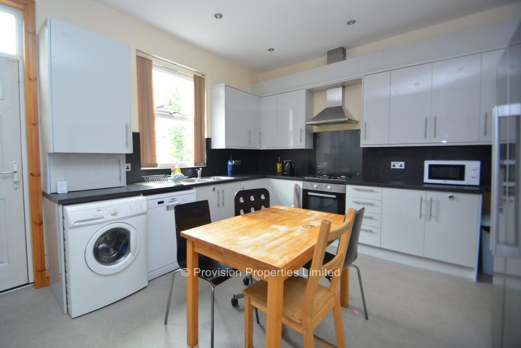 6 bedroom terraced house for rent