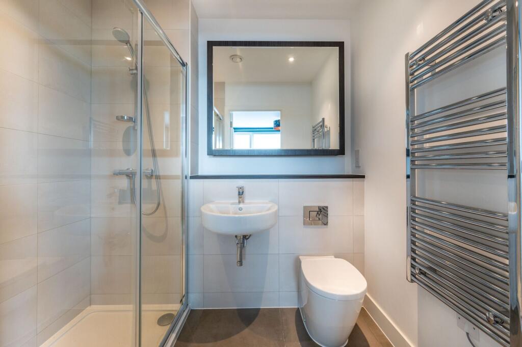 Apartment in London, Motion, Leyton - More