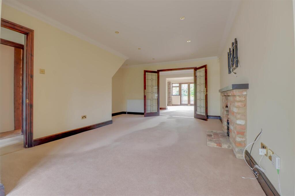 Church End Lane, Runwell, Wickford photo 3