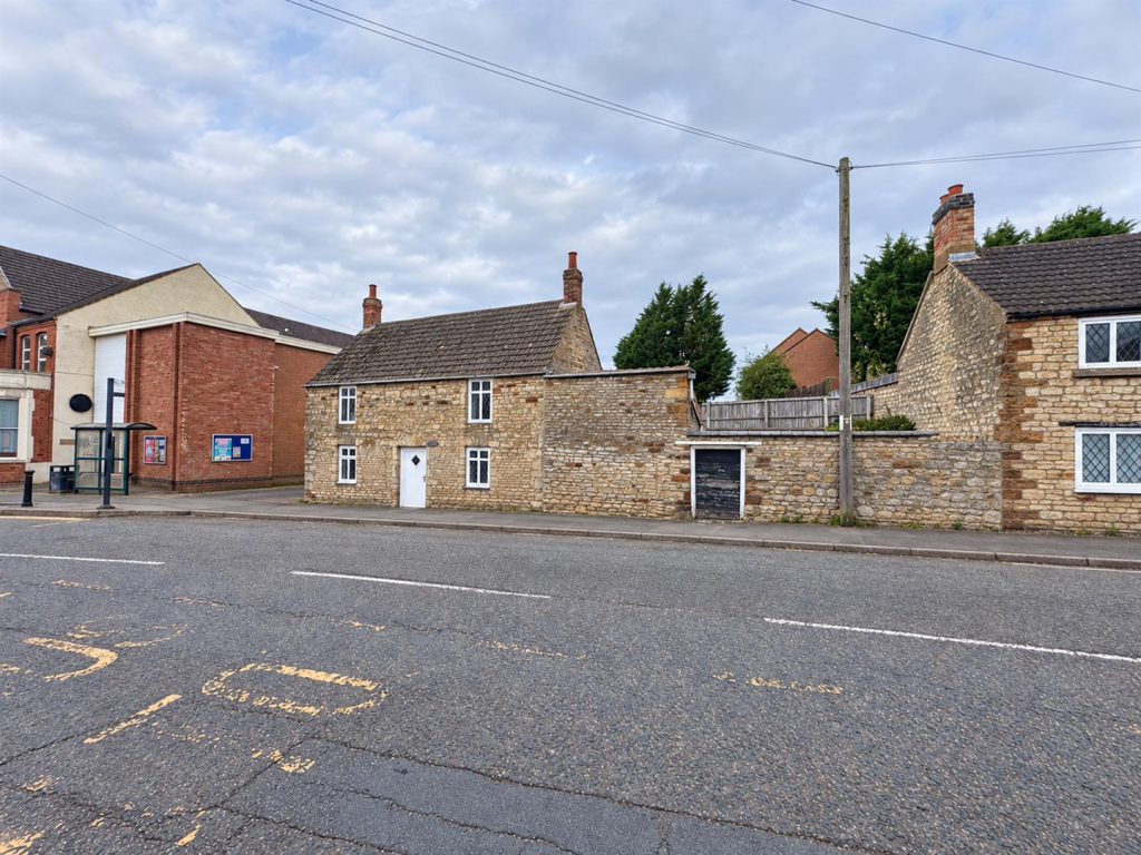 House in Northampton - View 2