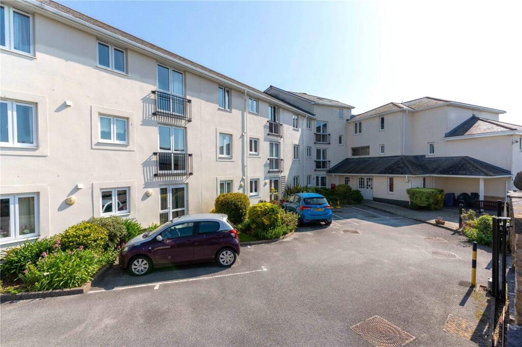 1 bedroom apartment in Trafalgar Court, retirement apartment, great location, no chain