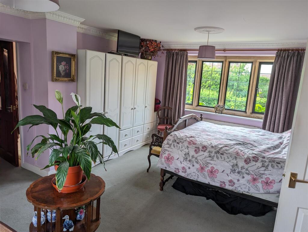 House in Dorchester, Dorset - More