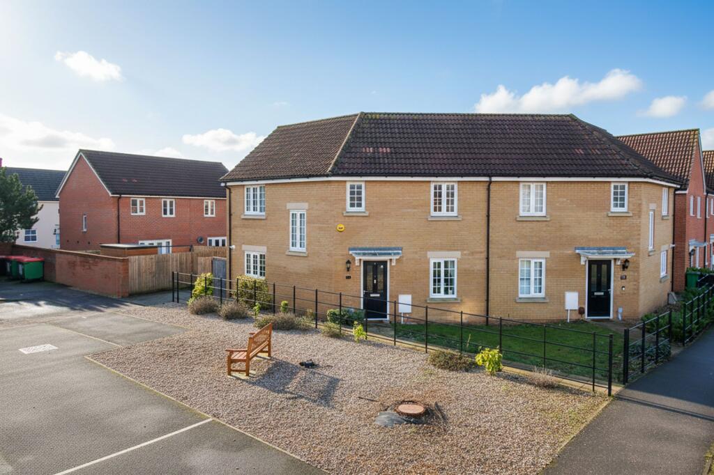 3-bed semi-detached on Kestrel Avenue, Queens Hills, Norwich, £260,000