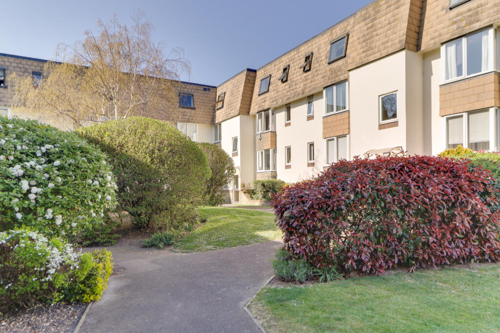 2-bed flat on Cecil Place, Southsea, £165,000
