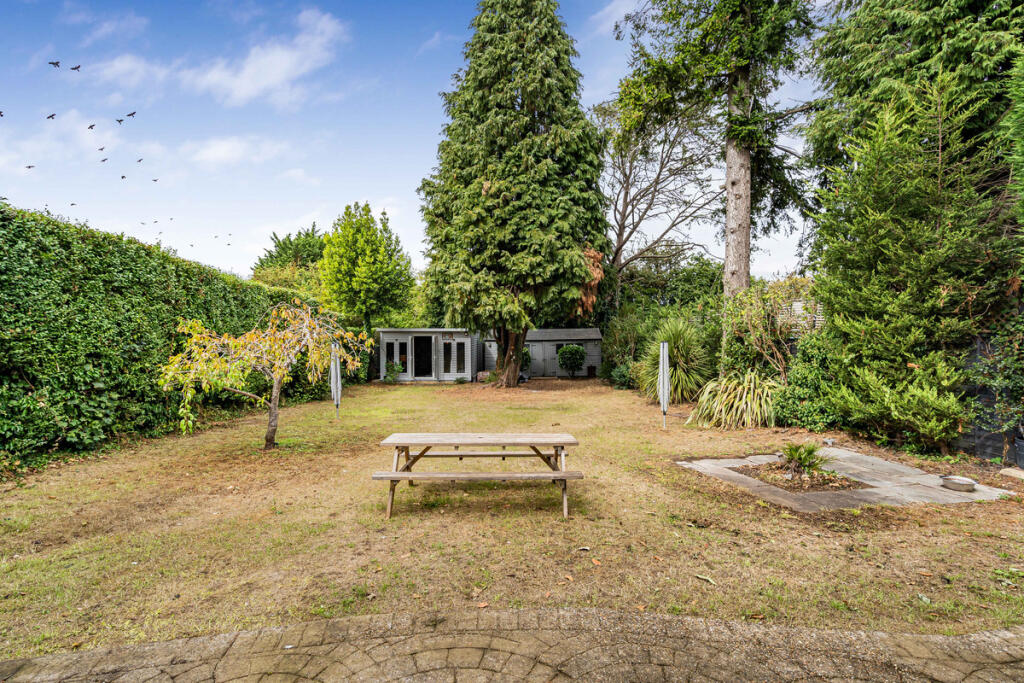 House in Reigate and Banstead, Surrey - View 4