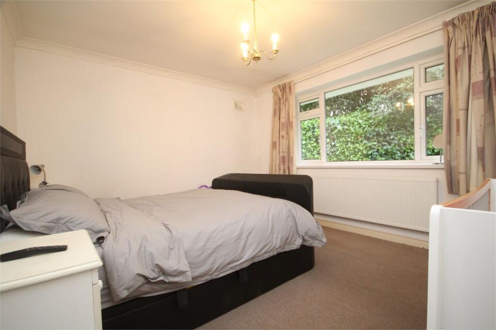 Surrey Gardens, WESTBOURNE, BH4 photo 4