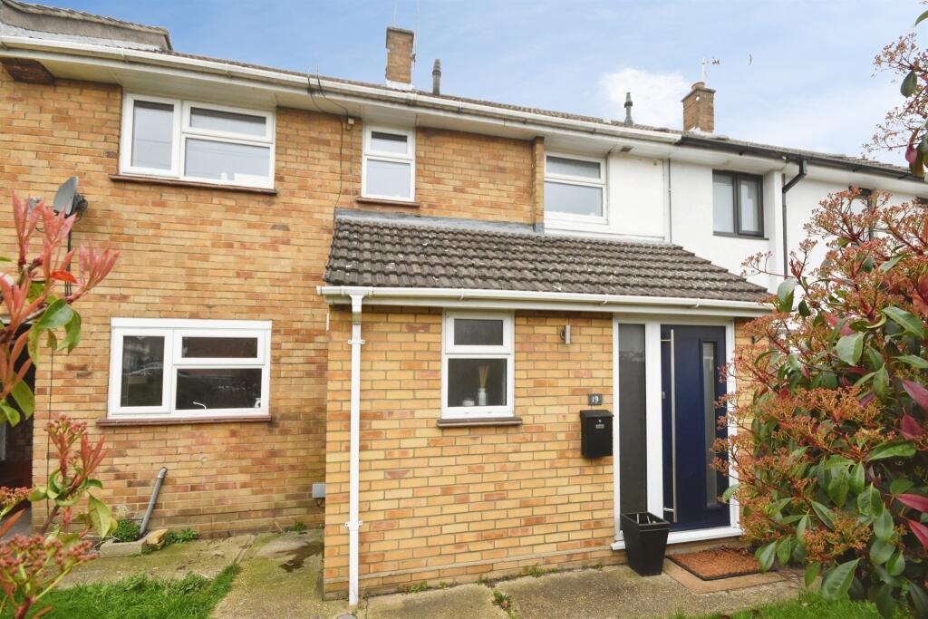 Main image of property: Meadgate Avenue, Great Baddow, Chelmsford
