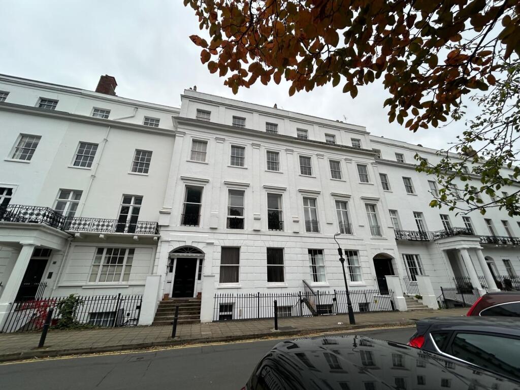 Main image of property: 38a Clarendon Square, CV32 5QY