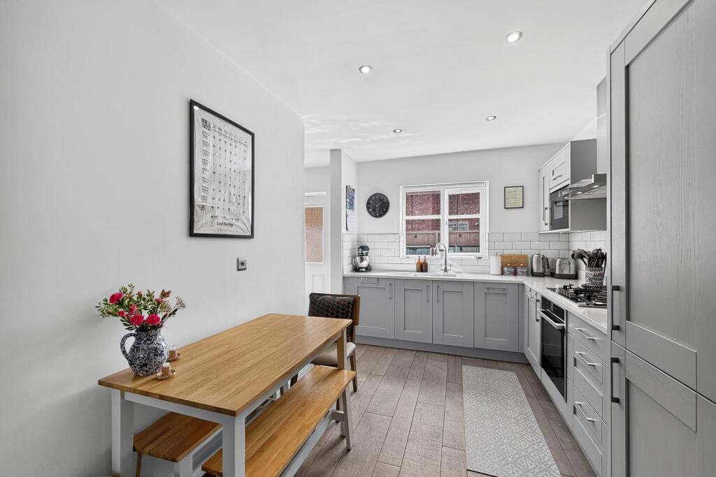 House in Trafford, Broadheath - More
