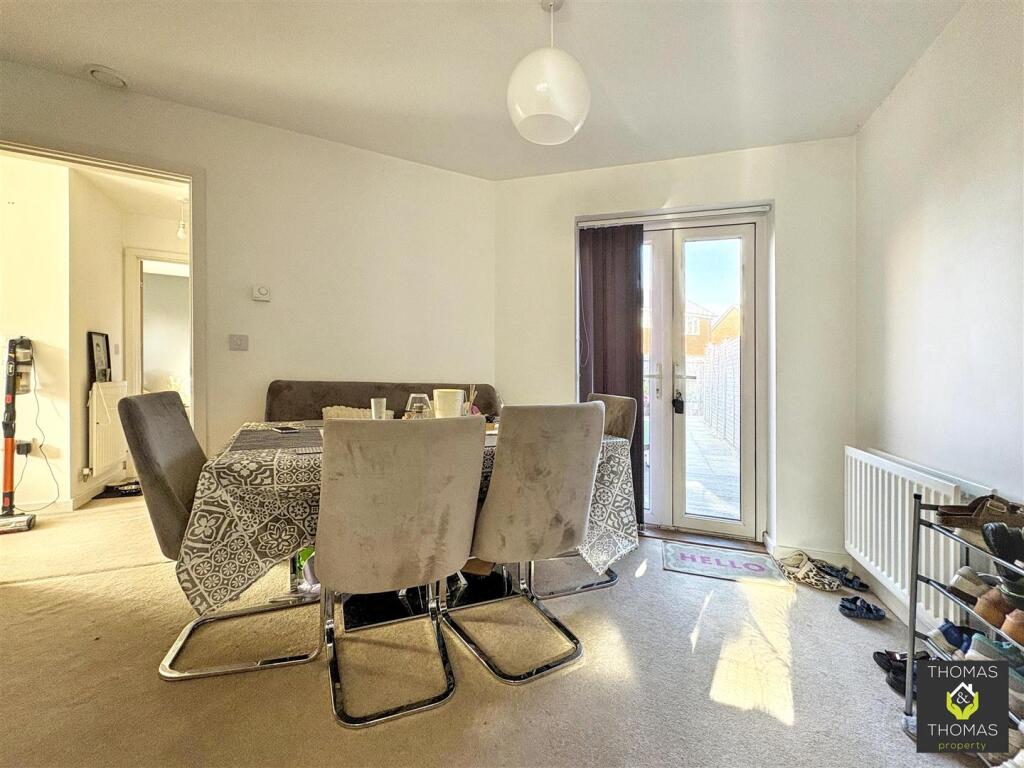 House in Stroud, Four Mile Elm, Hunts Grove - View 4