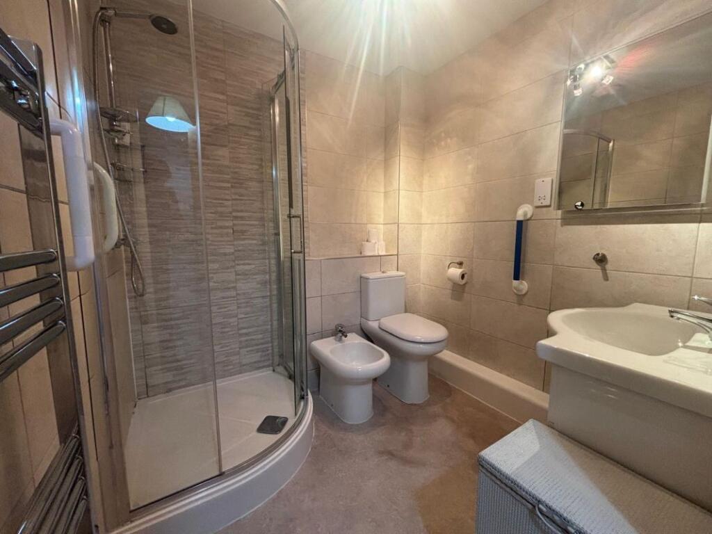 Apartment 4 Ocean View, West Promenade, Rhos on Sea, Colwyn Bay, Clwyd, LL28 4FD photo 4