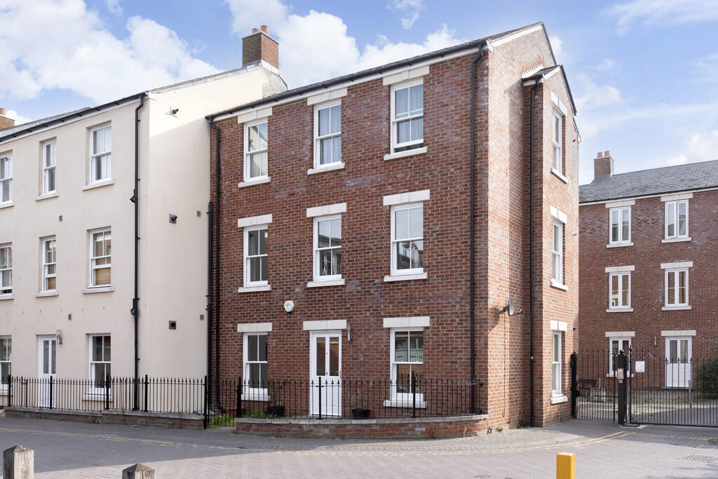 Main image of property: Oxford Terrace, Gloucester GL1 3NT