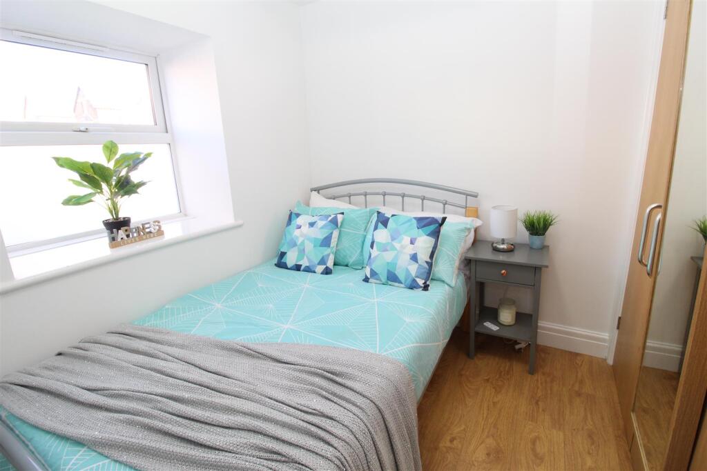 Apartment in Cardiff, Maindy, Cathays - View 3