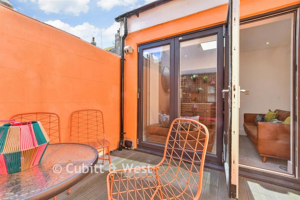 House in Brighton - View 4
