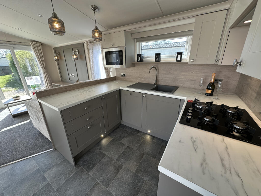 The Oaks Holiday Park, Chapel Road, Bucklesham, IP10 photo 2