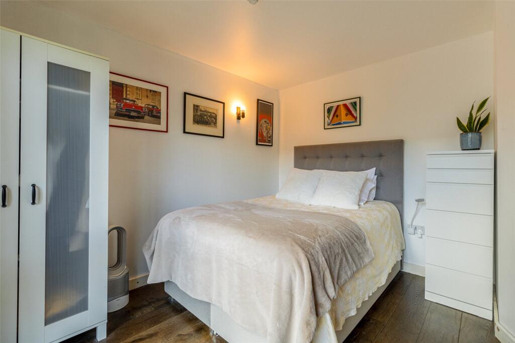 Apartment in London - More