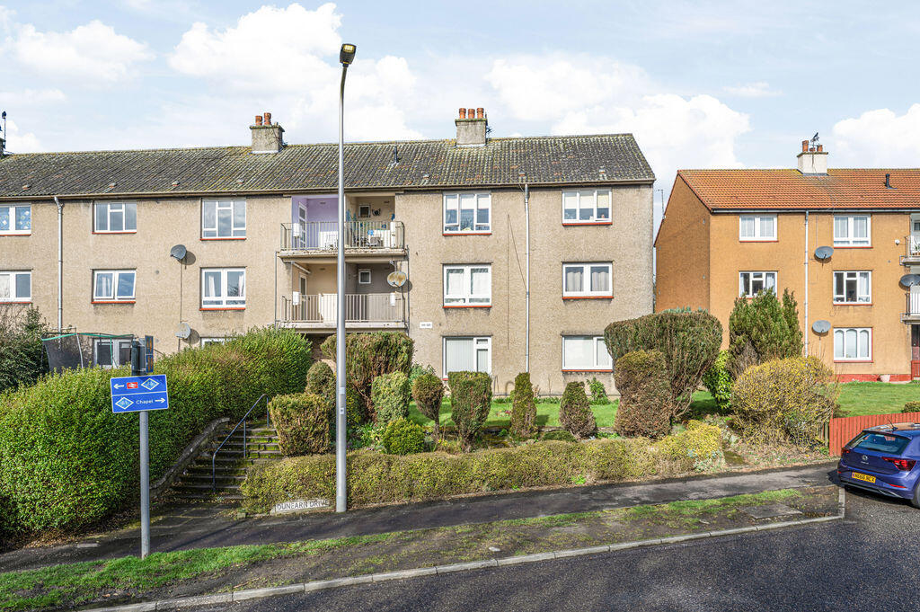 2-bed flat on Dunearn Drive, Kirkcaldy, £65,000