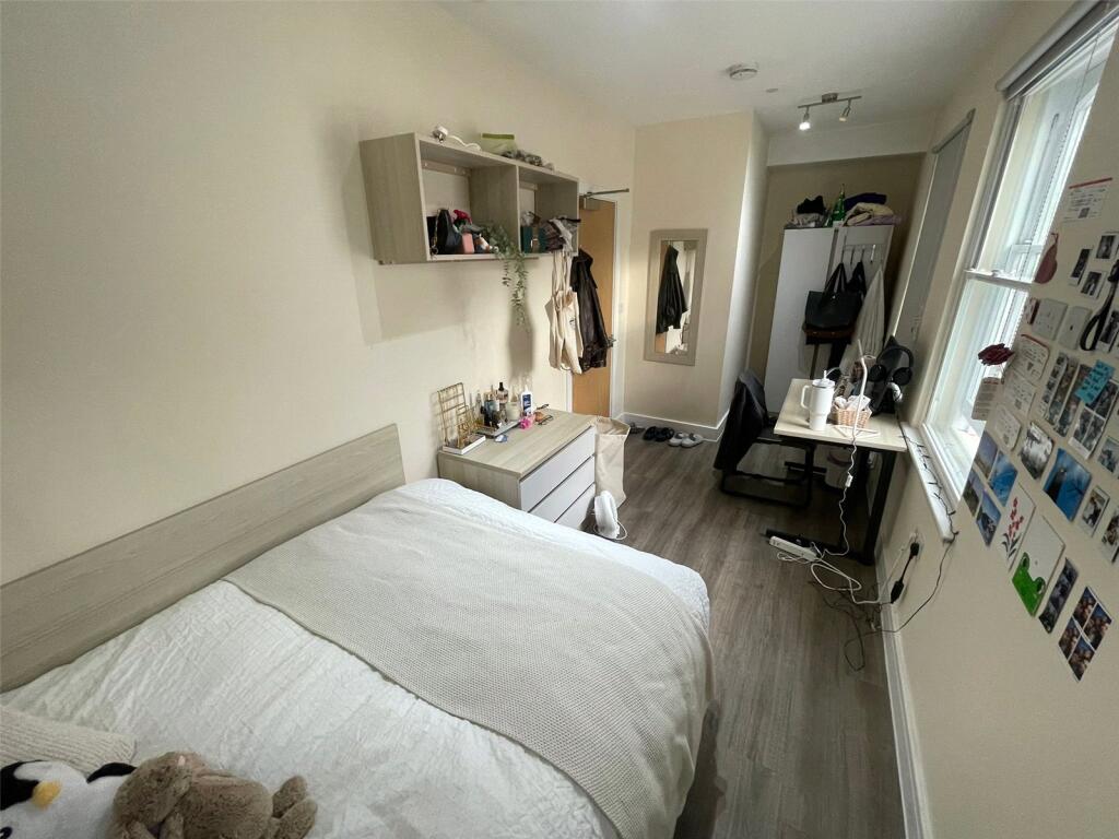 Apartment in Bristol - View 5