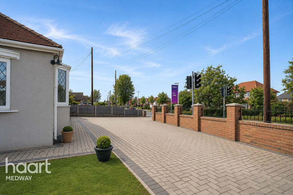 House in Rochester, Perryhill, Cliffe and Cliffe Woods - View 5