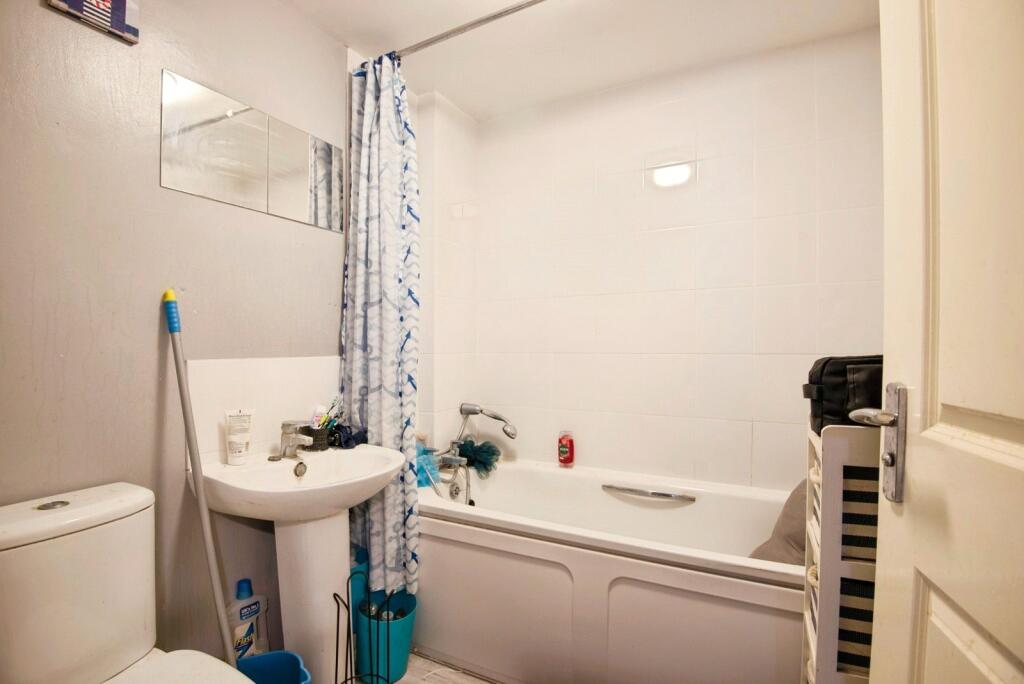 Apartment in Stevenage - View 5