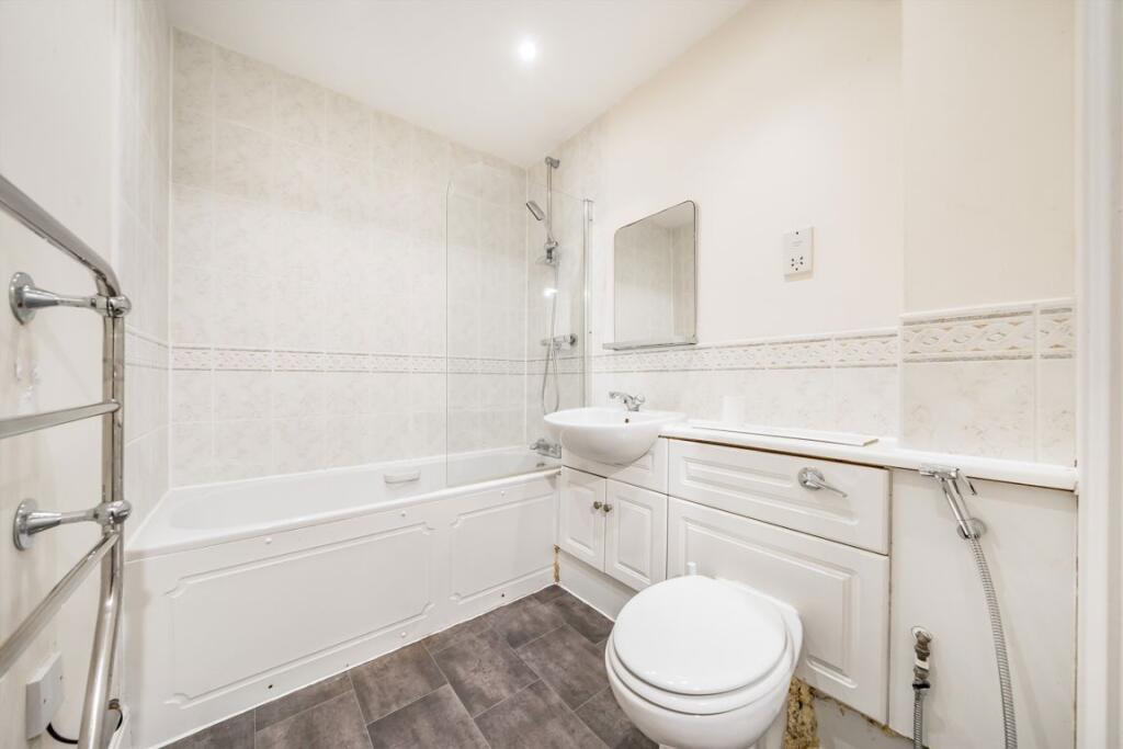 Apartment in Harrow - More