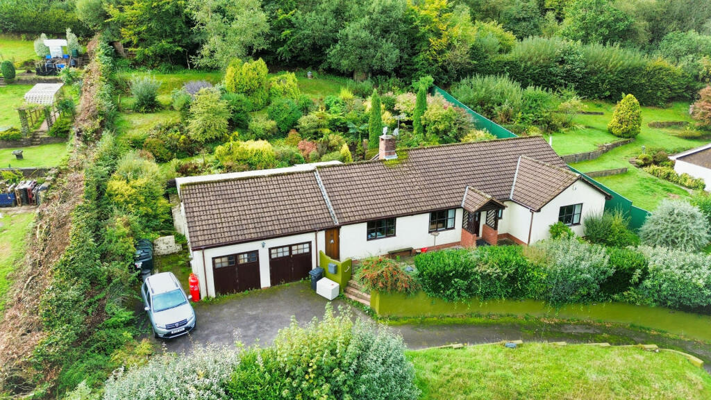 3-bed detached on Upton, Taunton, £450,000