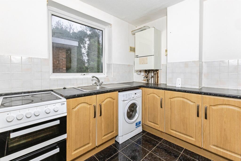 Apartment in Reading, Earley - View 3