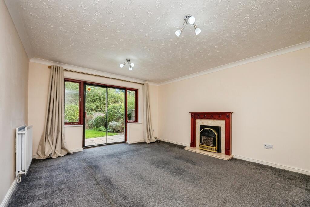 House in Worcester, Lyppard Grange, Warndon - View 4
