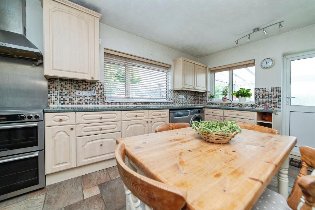 Church Road, Stotfold, Hitchin photo 3