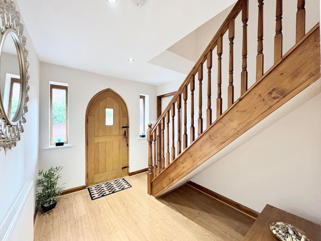 Whiphill Lane, Armthorpe, DN3 photo 4