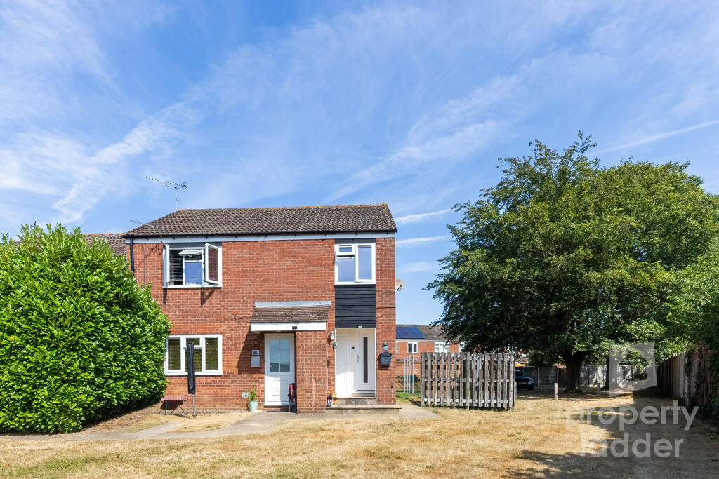 2-bed flat on Desmond Drive, Old Catton, Norfolk, £165,000