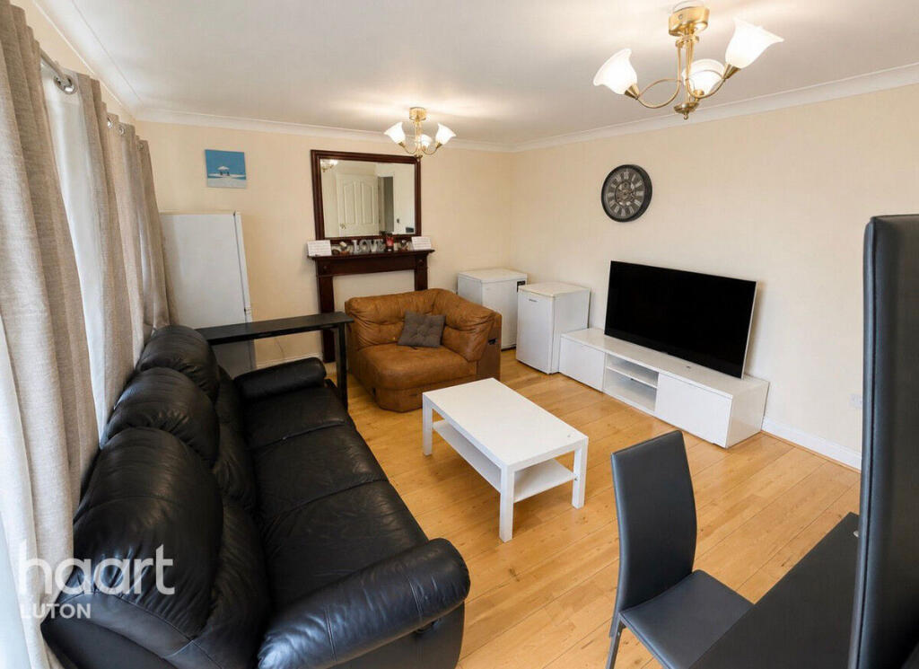 House in Luton, Biscot - View 4
