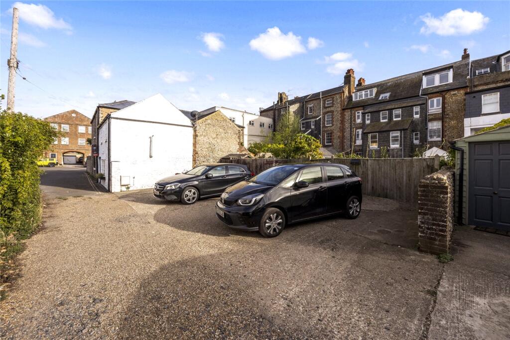 South Terrace, Littlehampton, West Sussex, BN17 photo 5