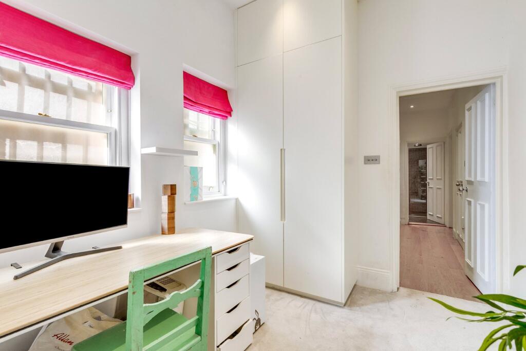 Apartment in London - More