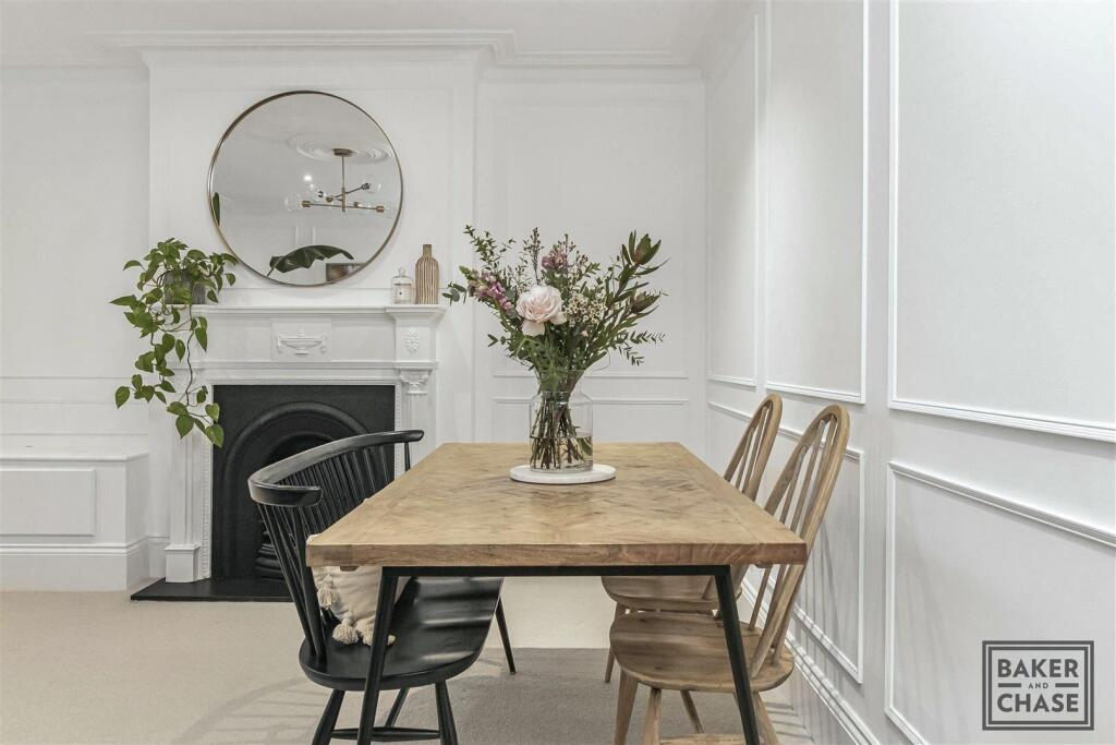 1-bed flat on Chase Side, Enfield, £335,000