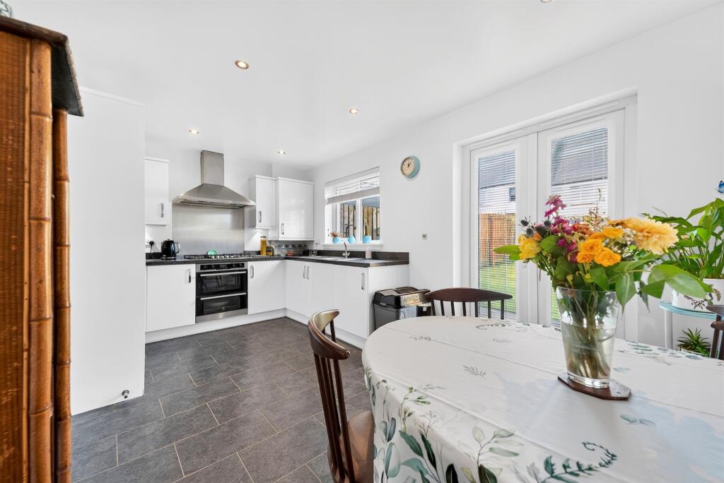 House in Glasgow, South Lanarkshire - More