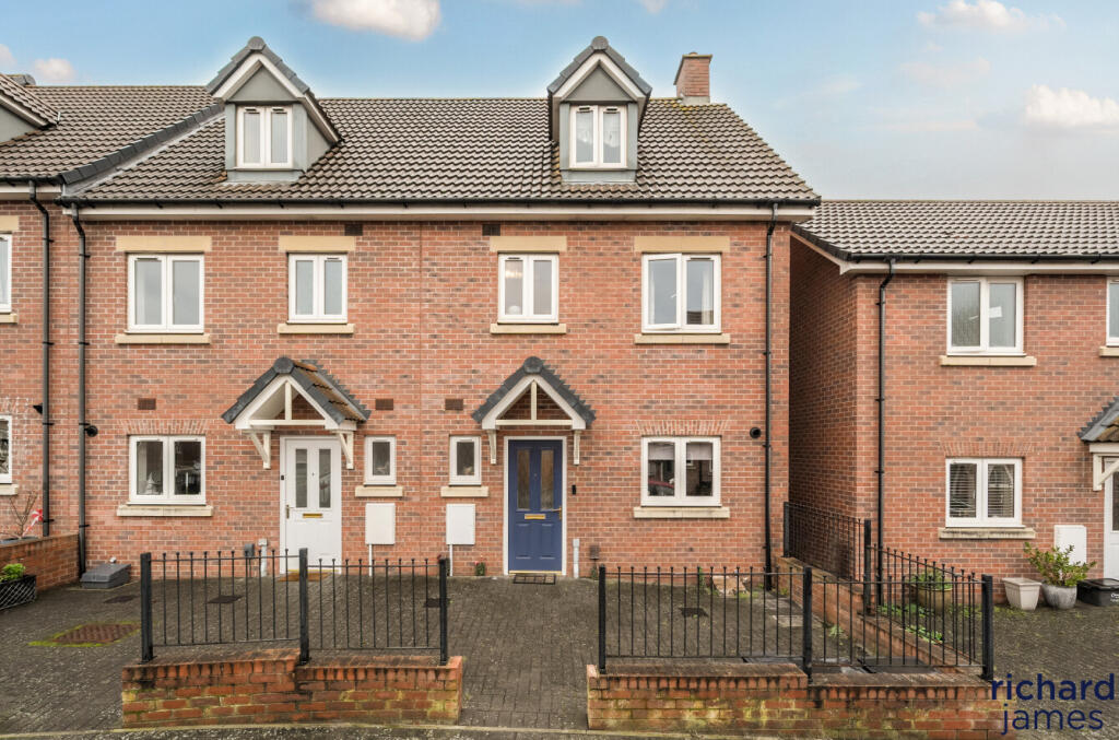 4-bed terraced on Malone Avenue, St. Andrews Ridge, Swindon, SN25, £325,000