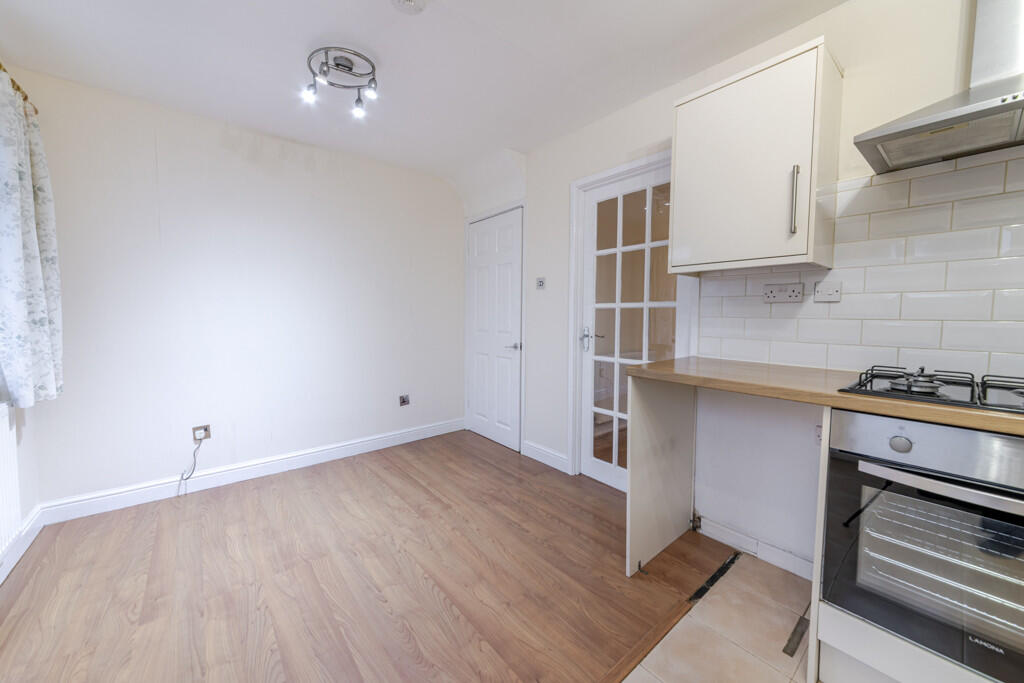 Western Close, Garden City photo 5