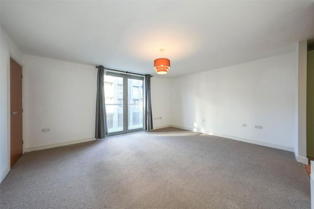 Worsdell Drive, Gateshead, NE8 photo 5